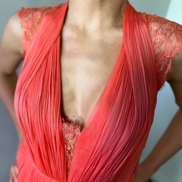 Catherine Deane Size 8 US has a stain on the right bust - Picture 2 of 12